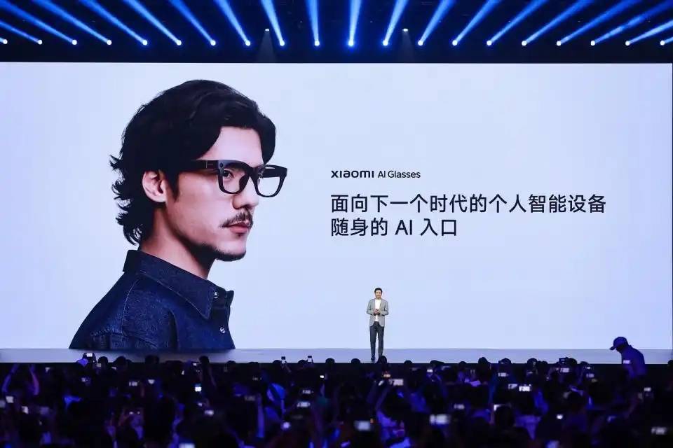 分一杯羹2025年上半年出货量突破100万台新葡京娱乐场app智能眼镜火了！中国厂商抢(图2)